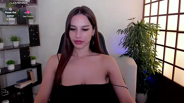 KristineBeauty stripchat live cam model