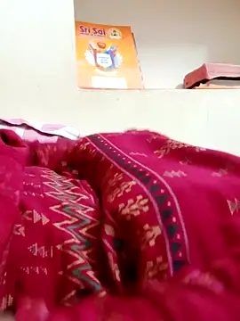 hotmahitha stripchat live cam model