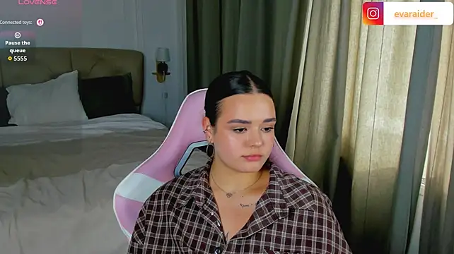 EvaRaider stripchat live cam model