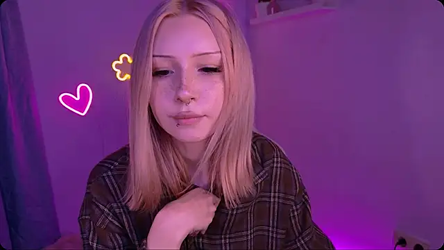SashaQuin stripchat live cam model