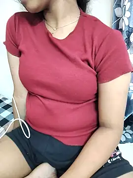 yours_queen_ stripchat live cam model