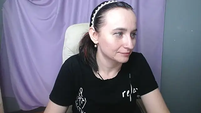NinaFlawlees stripchat live cam model