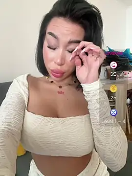 KendraLuxe stripchat live cam model
