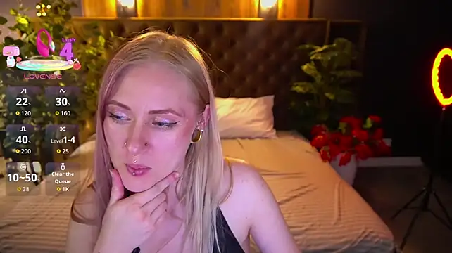 DramaQuenns stripchat live cam model
