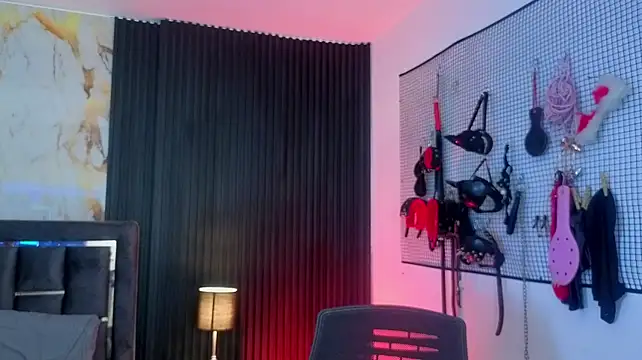 Issafoxx stripchat live cam model
