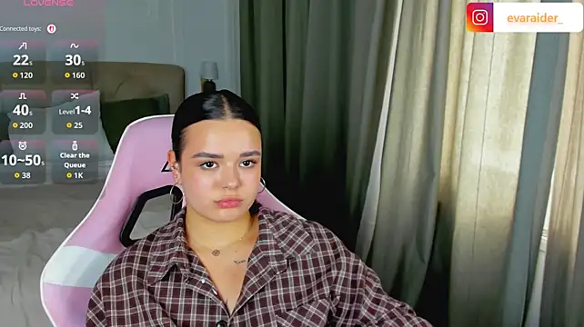 EvaRaider stripchat live cam model