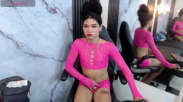 Harineff stripchat live cam model