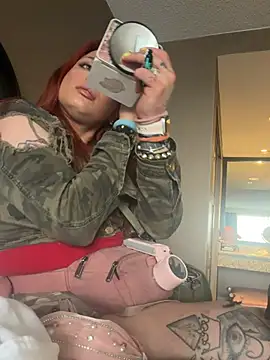 UrHellBri-L stripchat live cam model