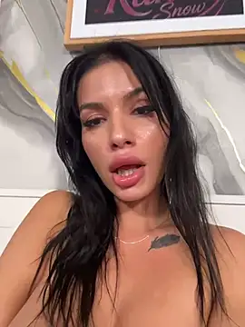 RaniaSnow stripchat live cam model