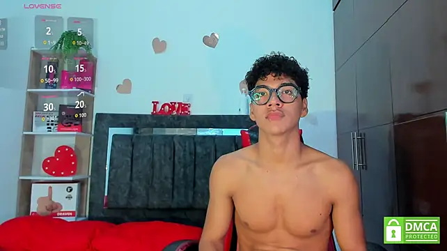 Maximiliano_Young stripchat live cam model