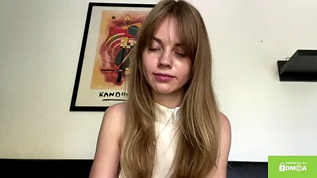 SunnyStrike stripchat live cam model