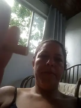 mimadinha85 stripchat live cam model