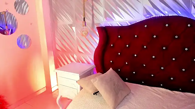 Roxanne_Han stripchat live cam model