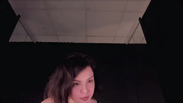 Maykinkya stripchat live cam model