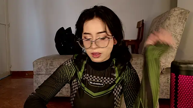 Vi_anayaa stripchat live cam model