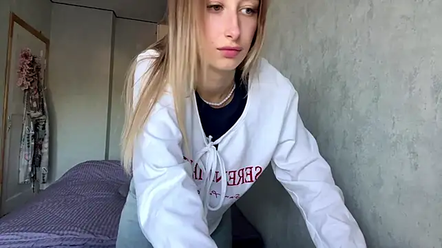 AleneLaurente stripchat live cam model