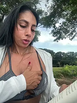 kenia_castro1 stripchat live cam model