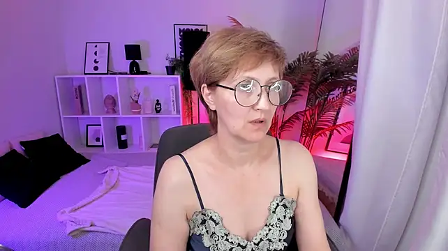 Paris_Cherry stripchat live cam model