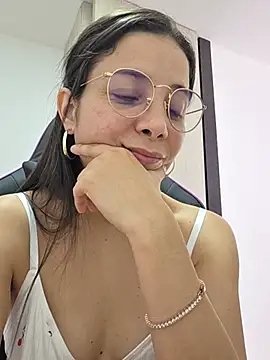 miaeyex stripchat live cam model