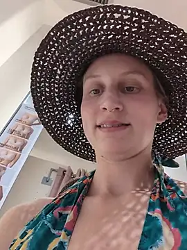 Julialexxxx stripchat live cam model