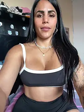 chiquiscaro stripchat live cam model