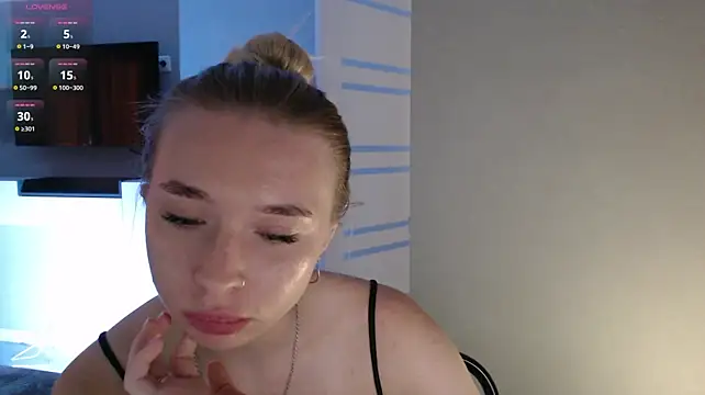 Emily_Hartt stripchat live cam model