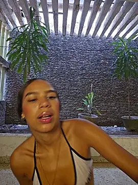 Lara_Bella stripchat live cam model