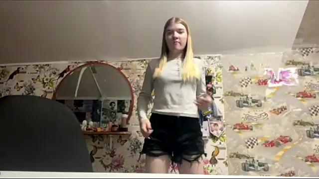 VerdaGormly stripchat live cam model
