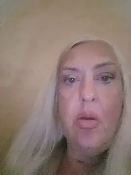 Julia20X stripchat live cam model