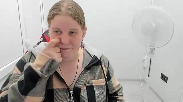 Bella_shyy_ stripchat live cam model