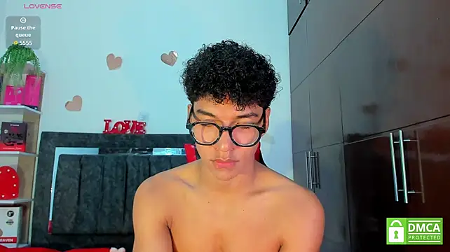 Maximiliano_Young stripchat live cam model