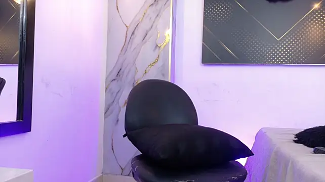 theronnyone stripchat live cam model
