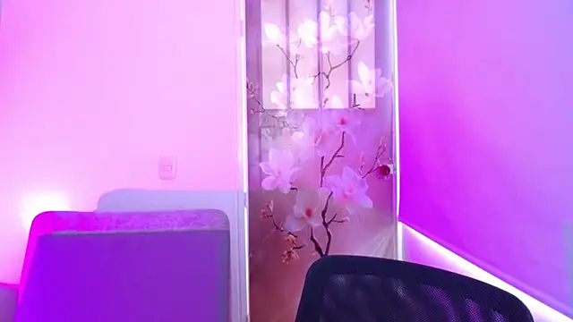 milfrousse stripchat live cam model