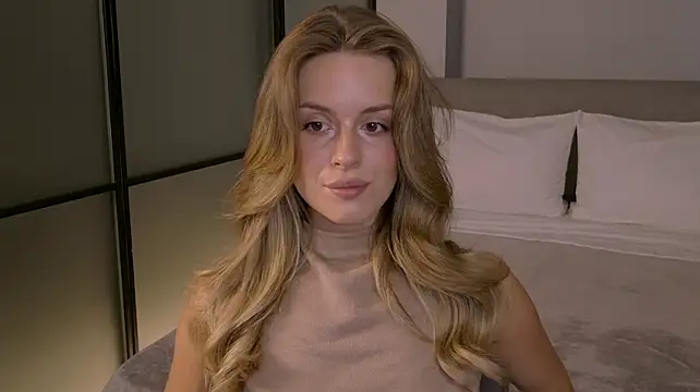 RozzitaBedberry stripchat live cam model