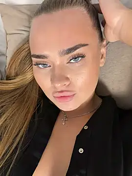 MonicaWestt stripchat live cam model