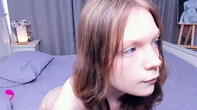 LavenderMitten stripchat live cam model