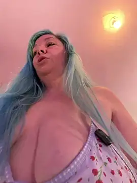 KawaiiKiki_247 stripchat live cam model