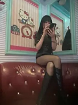 pennyqueen stripchat live cam model