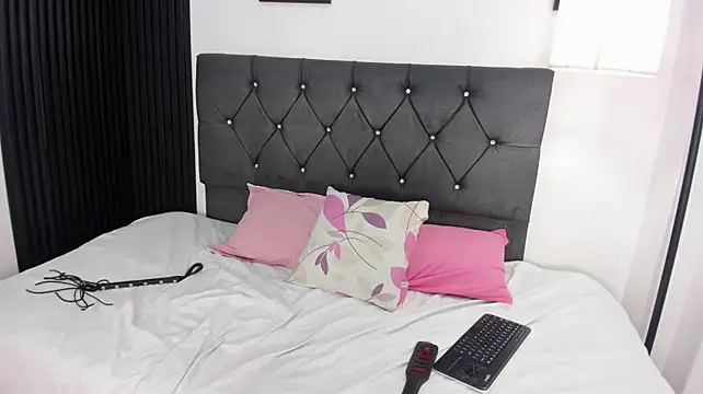 Queen_Curvy01 stripchat live cam model