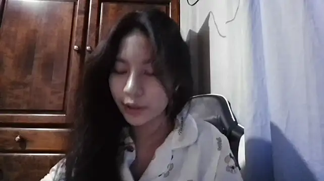 leahxzy08 stripchat live cam model