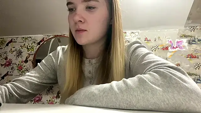 VerdaGormly stripchat live cam model
