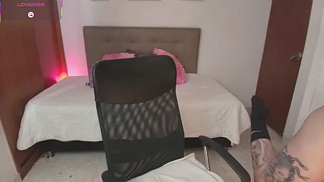 Miley_Baker stripchat live cam model