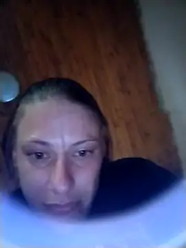 Hildaqii stripchat live cam model