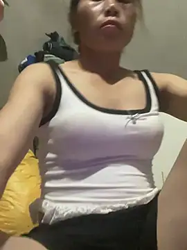 quyquy01 stripchat live cam model