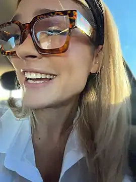 Nicoleevien stripchat live cam model