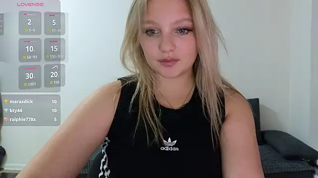 bettyloveu stripchat live cam model