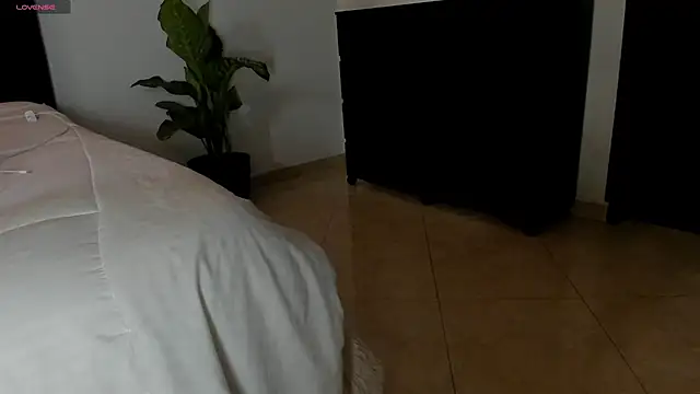 mai_evans stripchat live cam model