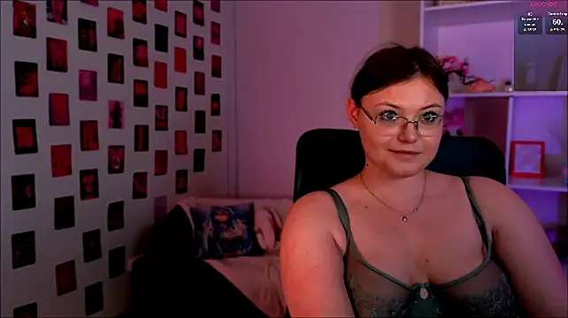 nikole_kitt stripchat live cam model