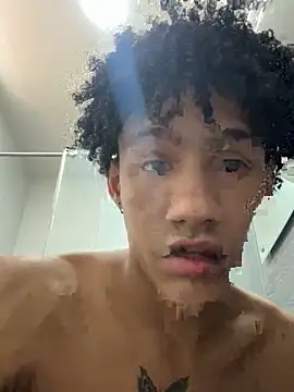 NoahBull19 stripchat live cam model