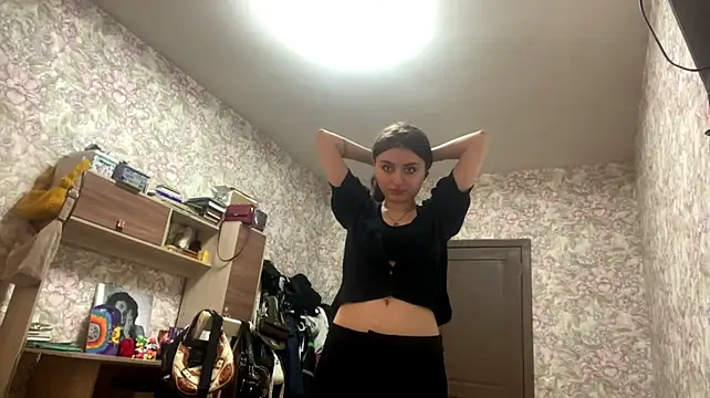 LucyOldershaw stripchat live cam model